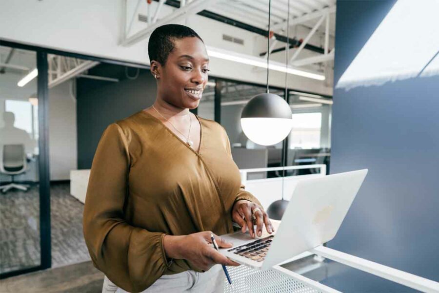 Digital marketing instructor using a laptop