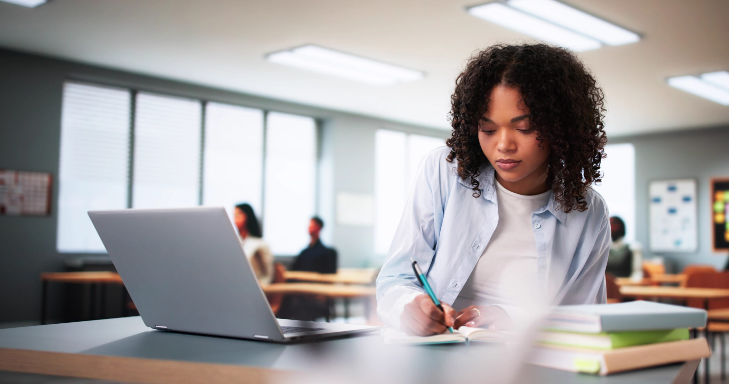 The Rise of Custom GPTs in Education: Potential and Pitfalls